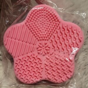 Pink Flower-Shaped Silicone Cleaning Pad